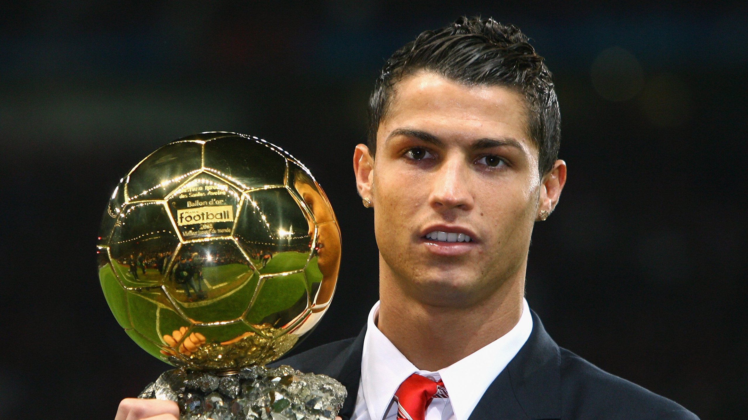 世界花式足球总决赛 波兰选手连秀高难动作成功卫冕